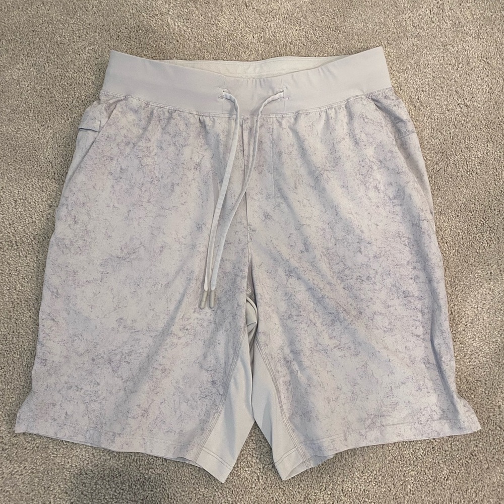Lululemon T.H.E. Short 9" Linerless Gravel Dust Alpine White Medium